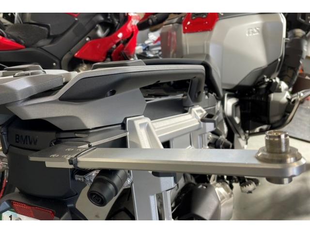 R1250GSA用アンテナステーを加工して移設してます