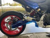 純正マフラーと触媒の取り外し。