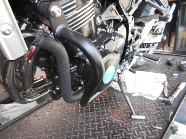 Z900RS エンジンガード取付｜バイクの整備・メンテナンス・修理なら 