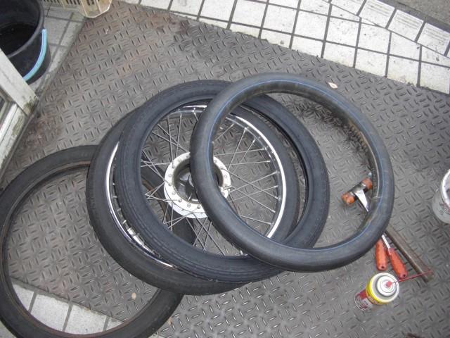 ホイルはずして、タイヤ交換