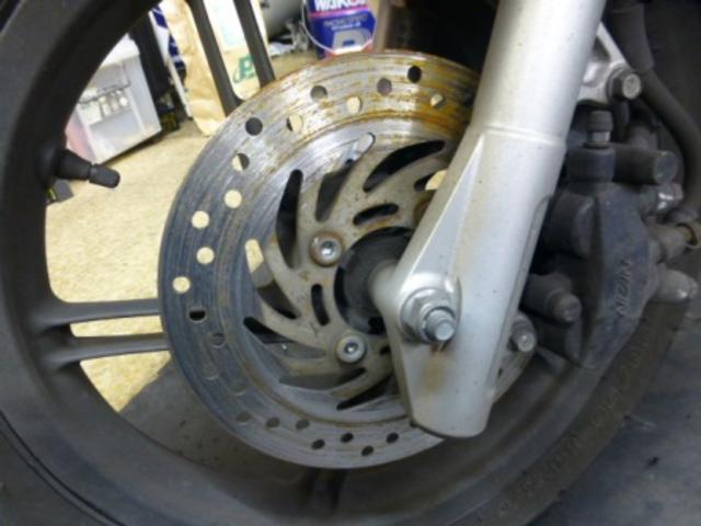 スクーターのブレキーパッド交換 バイクの整備 メンテナンス 修理なら グーバイク