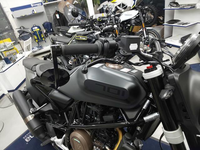 SVARTPILEN701 バーエンドミラー取付｜バイクの整備・メンテナンス・修理なら【グーバイク】