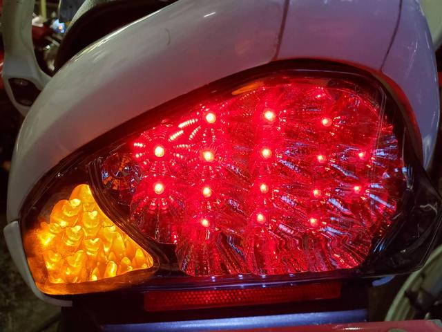 アドレスV125 流れるような　LED テールランプ　くるくるテール