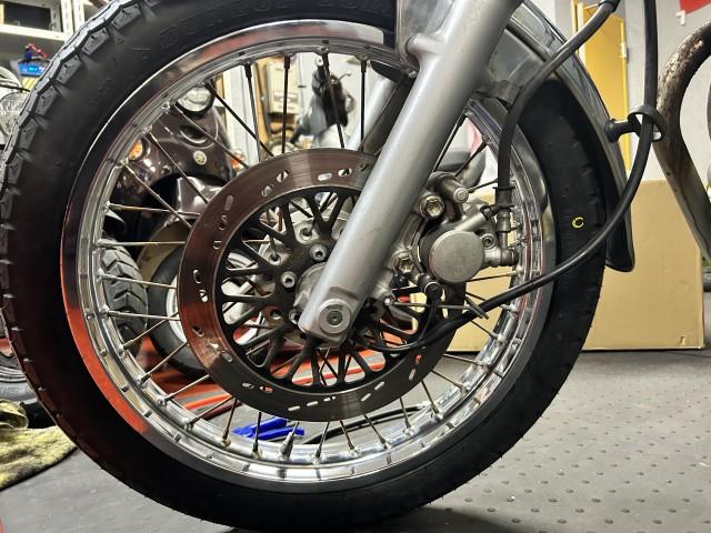 ボルティ250 タイヤ交換＆ブレーキパッド交換（ラッキーＰｉｔの作業実績 2023/10/22）｜バイクの整備・メンテナンス・修理なら【グーバイク】