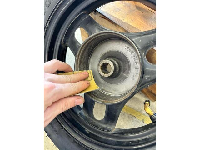 錆を落とし見えないところまで適切に整備します。