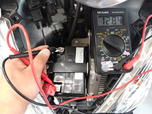 バッテリー単体電圧確認・端子の緩み確認・充電電圧確認
状態や使用年数に応じて、交換をご案内
