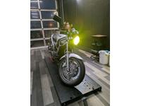 こちらの車両は問題ありませんが、初度登録により黄色ヘッドライトは違反となりますので、ご注意ください。