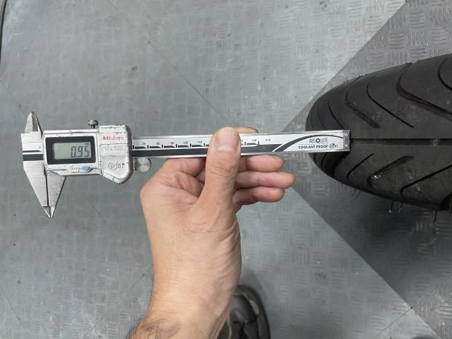 タイヤの溝がなかったので交換を依頼頂きました！