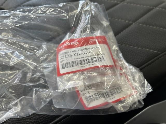 JK05のPCXはハンドルの根元にゴム製の部品が使われており、それがヘタってハンドルがグラグラする、という症状がよくあみたいです。