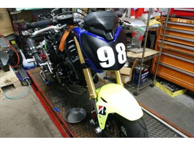 icu racing team HRC GROM の整備をしています エンジンOH作業をして