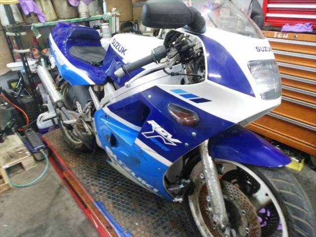 スズキ RGV250ガンマ初期型 １０年放置車輛(◎_◎;)VJ21AまずはキャブレターOH作業からです・・・・(  ；∀；)でもとんでもない状態です。｜バイクの整備・メンテナンス・修理なら【グーバイク】