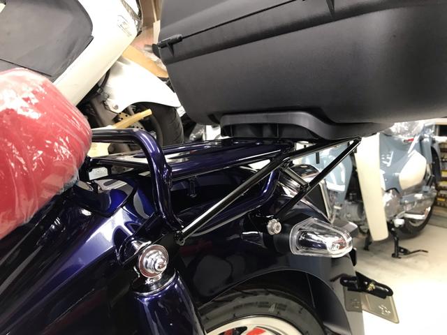 明石市でスーパーカブc125に 旭精機ショートバイザー ワールドウォークリアキャリア リアボックスをお付けして納車させて頂きました ウイングショップａの作業実績 19 10 11 バイクの整備 メンテナンス 修理なら グーバイク