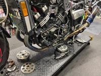 V-MAXのクランクケースカバーを開けてみると・・・。