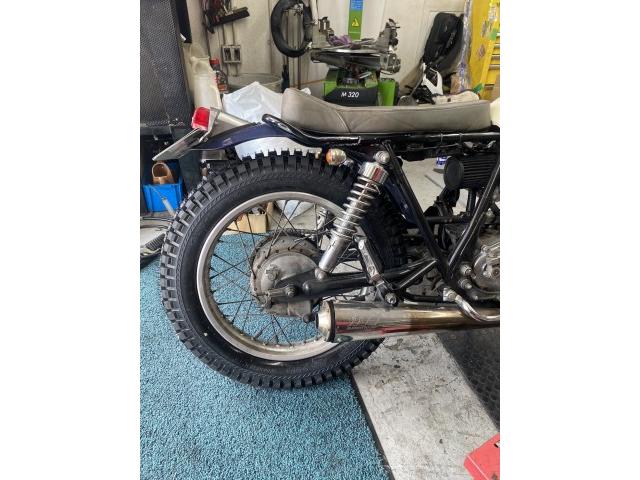 SR400 ブロックタイヤ履き替え（エナジーモータースタイルの作業実績 2023/06/11）｜バイクの整備・メンテナンス・修理なら【グーバイク】