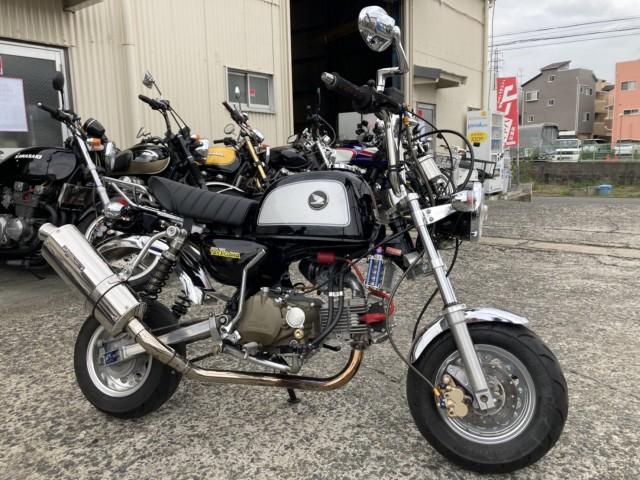 ここまでカスタムされた車両は少ないのではないでしょうか！！