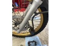 ヤマハ　セロー２５０　　ＤＧ１７Ｊ　　フロントブレーキパッド交換