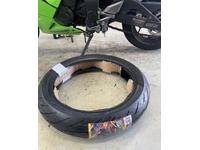 輸入車　カワサキ　ニンジャ２５０　ＳＬ　　　持ち込みタイヤ交換　ピレリ