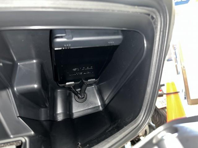 グローブボックス内にETC車載器を設置しました。