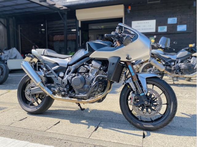 ホンダ　ＨＡＷＫ１１　ワンオフ　カスタム　フルエキ　ナイトロン　ブレンボ