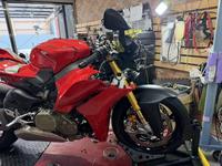 パニガーレＶ４Ｓ　スライダー　コアガード取付
