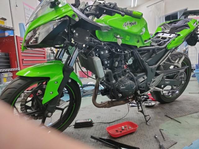 ニンジャ250 Ninja250プラグ交換はこんなに大変（ＭＯＴＯ ＢＡＣＫＳ（モトバックス）の作業実績 2023/05/30 ）｜バイクの整備・メンテナンス・修理なら【グーバイク】