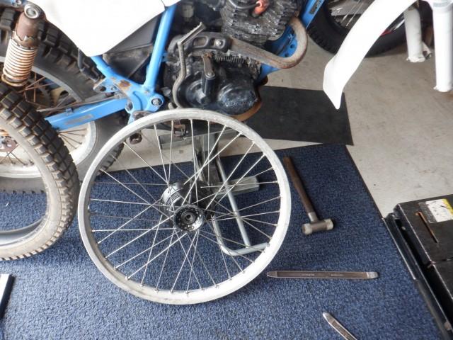左右共に組み込んだらバイクにSET