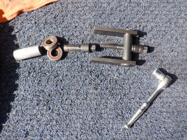Fホイルは特殊工具にて簡単に外せます。