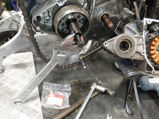 バンバンのローター抜き工具が廃盤でなく困ってたら、在庫のローター抜き工具HONDAクロスカブ用でピッタリでした。
