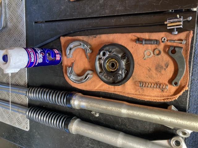 Fブレーキ関係掃除、カム部グリスUPとブレーキワイヤの注油です。