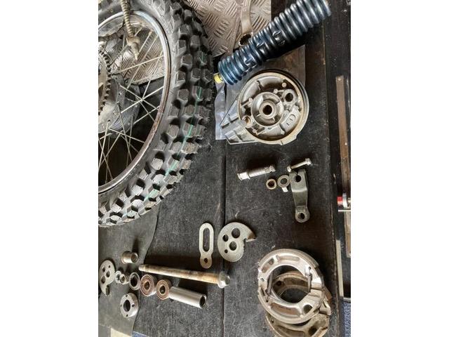 ブレーキカム部グリスUPとブレーキシュー交換です
。