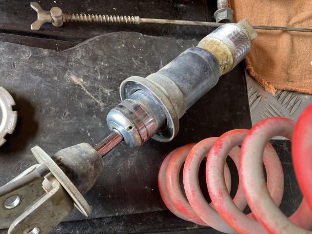 R
サスペンション漏れはありません。