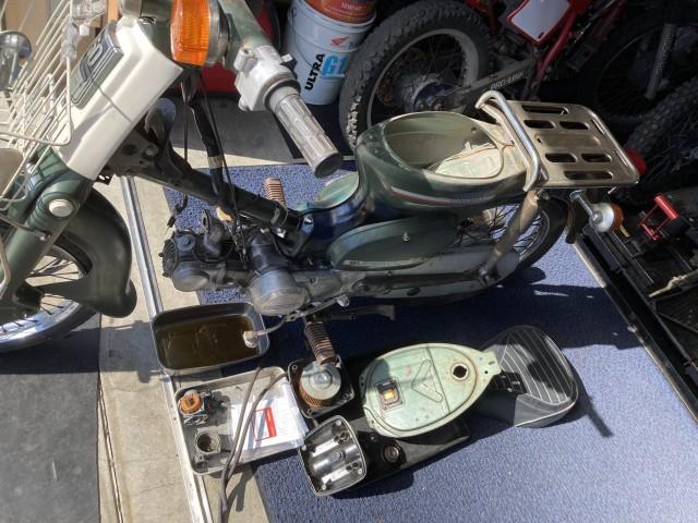 燃料も経年変化しキャブレター内部は、、、