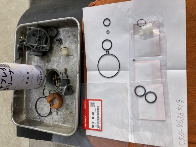 キャブレター内部PK類とフロートバルブを交換です。