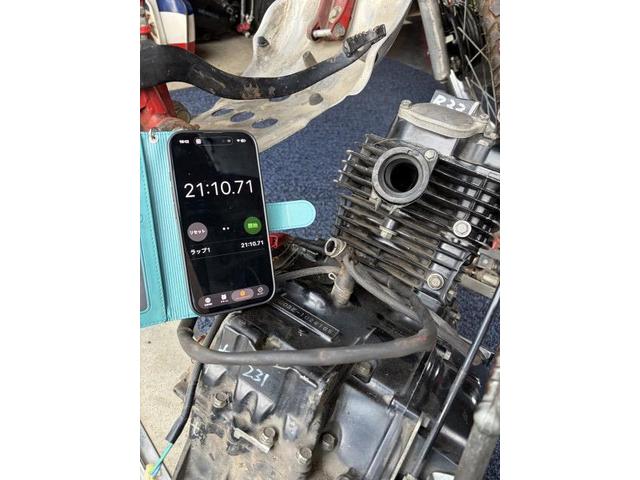 これまで車載状態で行っていましたがエンジン降ろしての作業が
簡単なので、、、