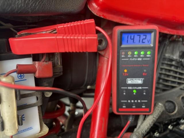 バッテリー充電電圧測定です。