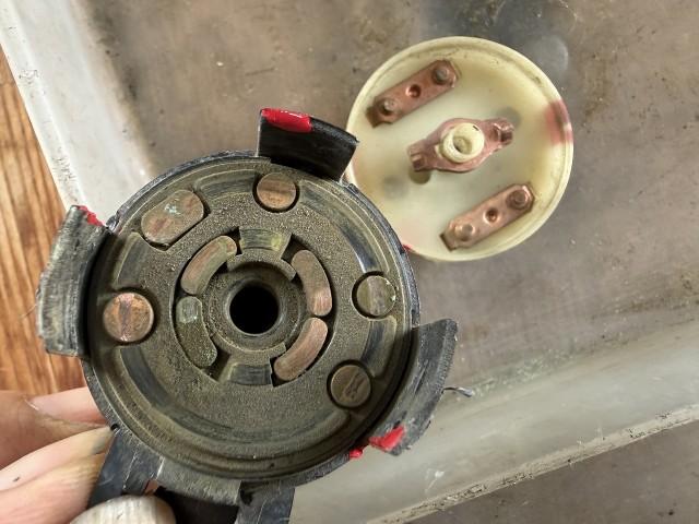 銅の接点部分を掃除