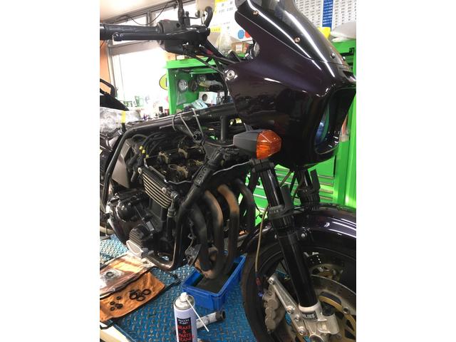 ZRX1100のヘッドカバーガスケットの交換（オイル漏れ）になります。カワサキバイクの修理の事なら広島市安佐南区のＫａｗａｓａｋｉ Ｓｈｏｐ  ＲＥＡＬへ！（Ｋａｗａｓａｋｉ Ｓｈｏｐ ＲＥＡＬの作業実績 2019/07/01）｜バイクの整備・メンテナンス・修理なら【グーバイク】