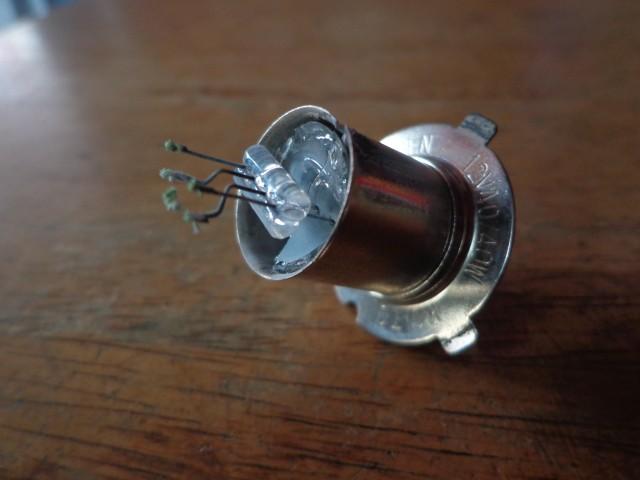 ガラス破損していたので清掃も大変でした…。