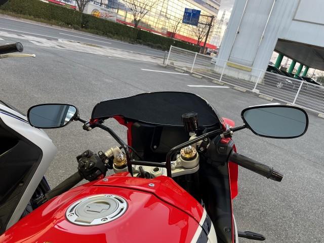 ＸＳＲ９００ＧＰにカウルミラーを取り付け。